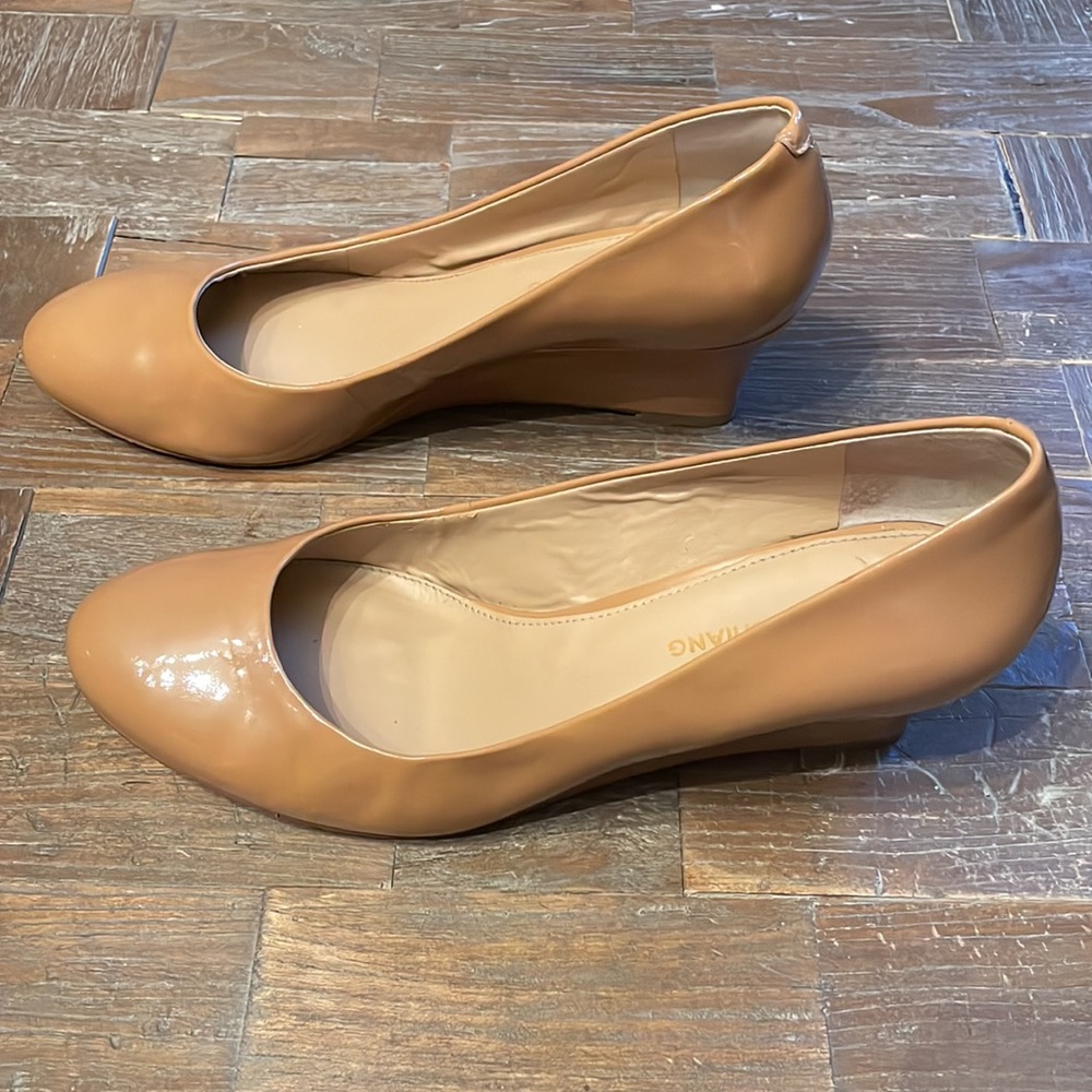 Arturo Chiang Patent Leather AT-Arora Adobe Wedges🖤 - Picture 5 of 16